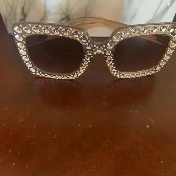TYUVIVO Gold Crystal Embellished Glasses - Picture 3 of 7